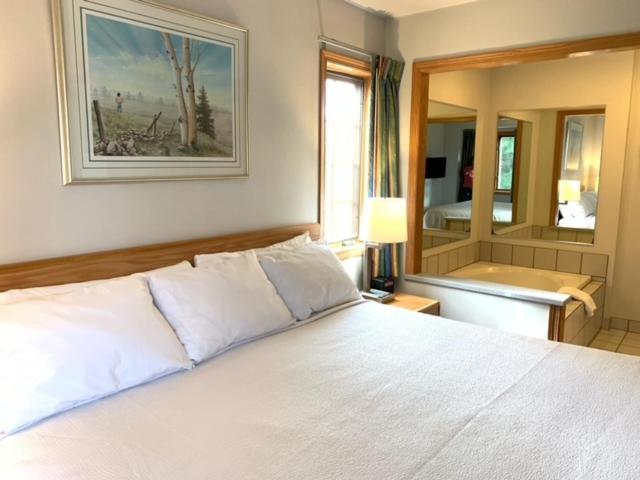 Superior King Suite,1402170629:JPEG